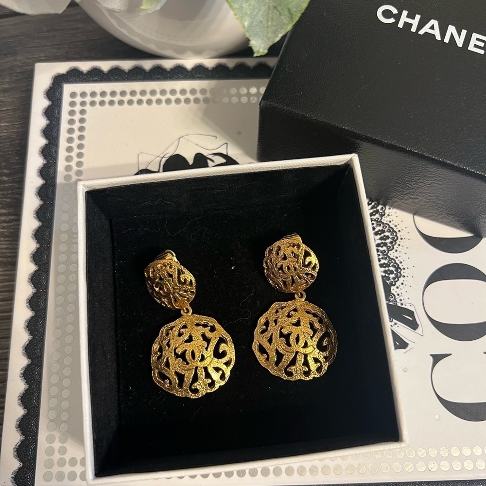 CHANEL Vintage Gold CC Logo Cut Out Dangle Clip On Earrings